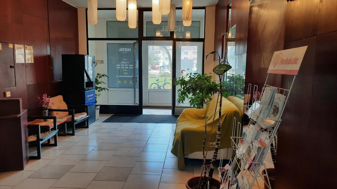 Hotel Kristl Пардубице Экстерьер фото